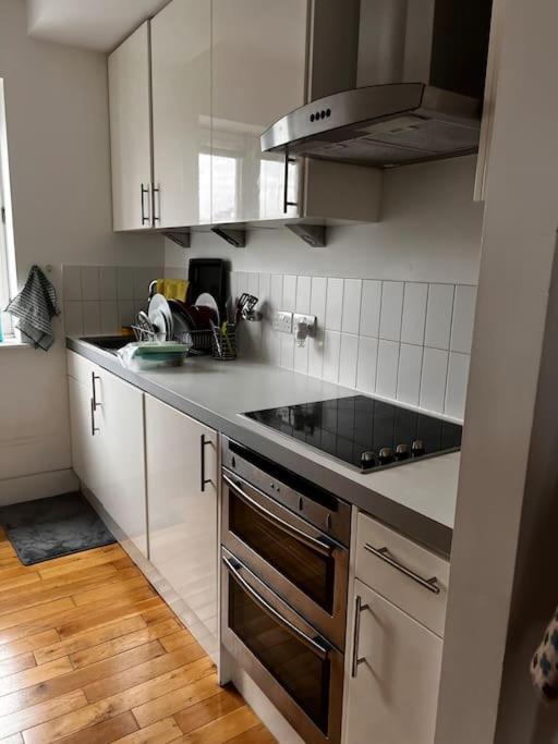Central , Bright And Modern Flat Up To 4 People ロンドン エクステリア 写真
