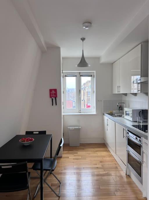 Central , Bright And Modern Flat Up To 4 People ロンドン エクステリア 写真